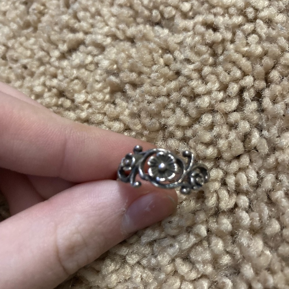 Silver flower ring
